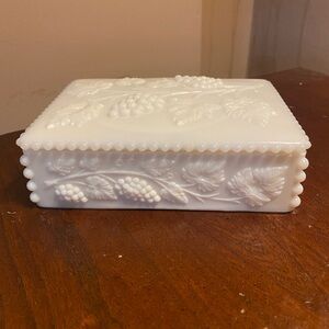 Vintage Westmoreland Milkglass Trinket Box w Lid